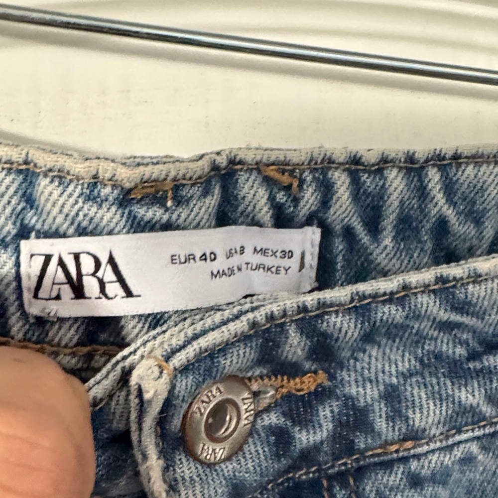 Classic Blue Jeans - Picture 2 of 3